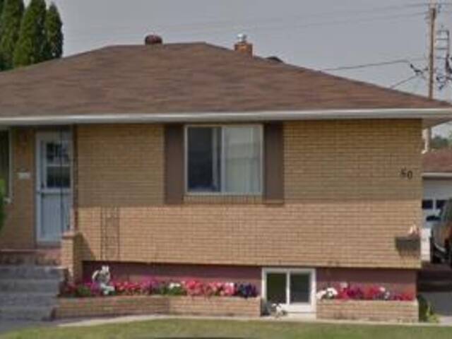 50 7 Street NW Medicine Hat