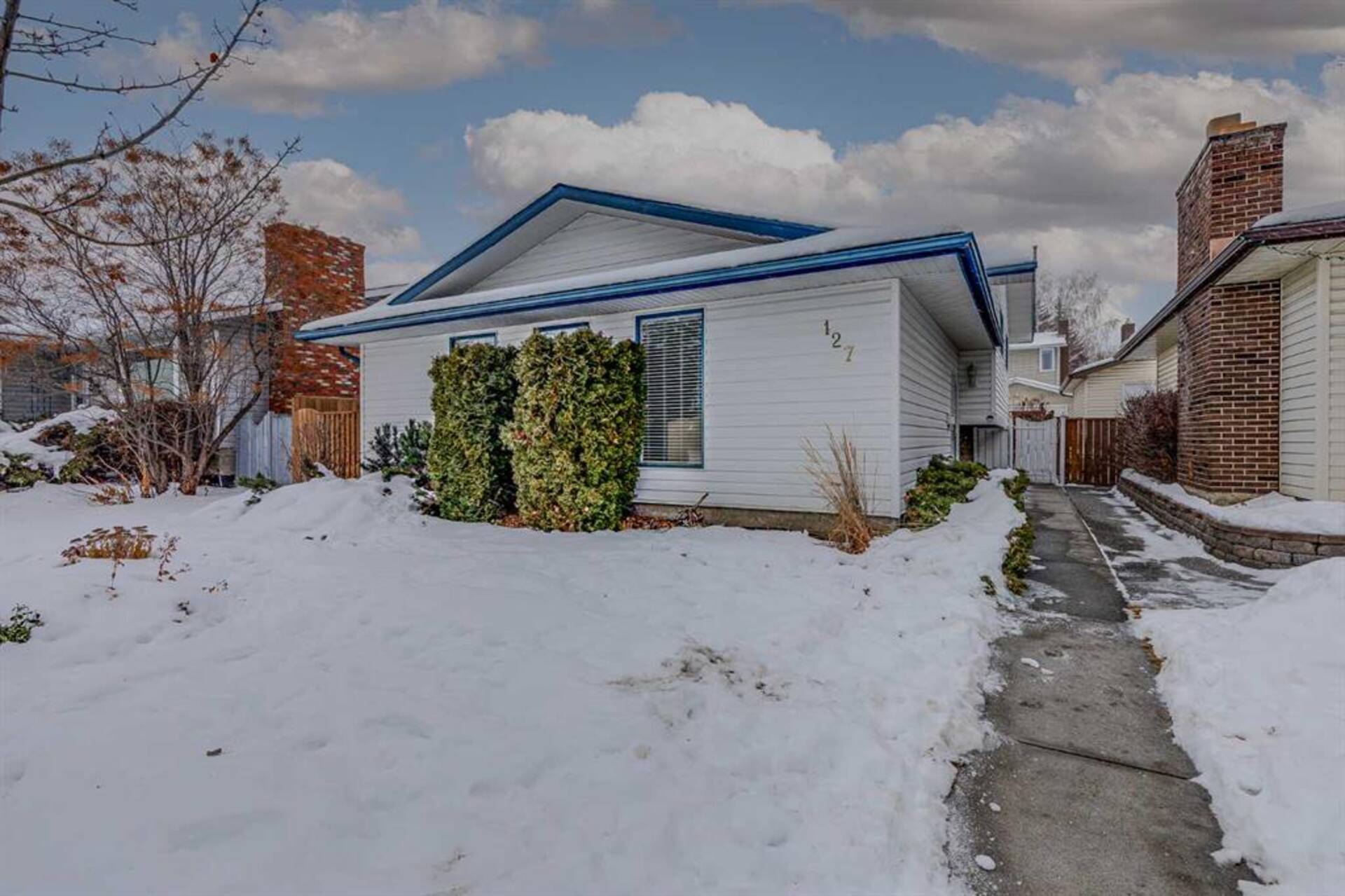 127 Bracewood Road SW Calgary