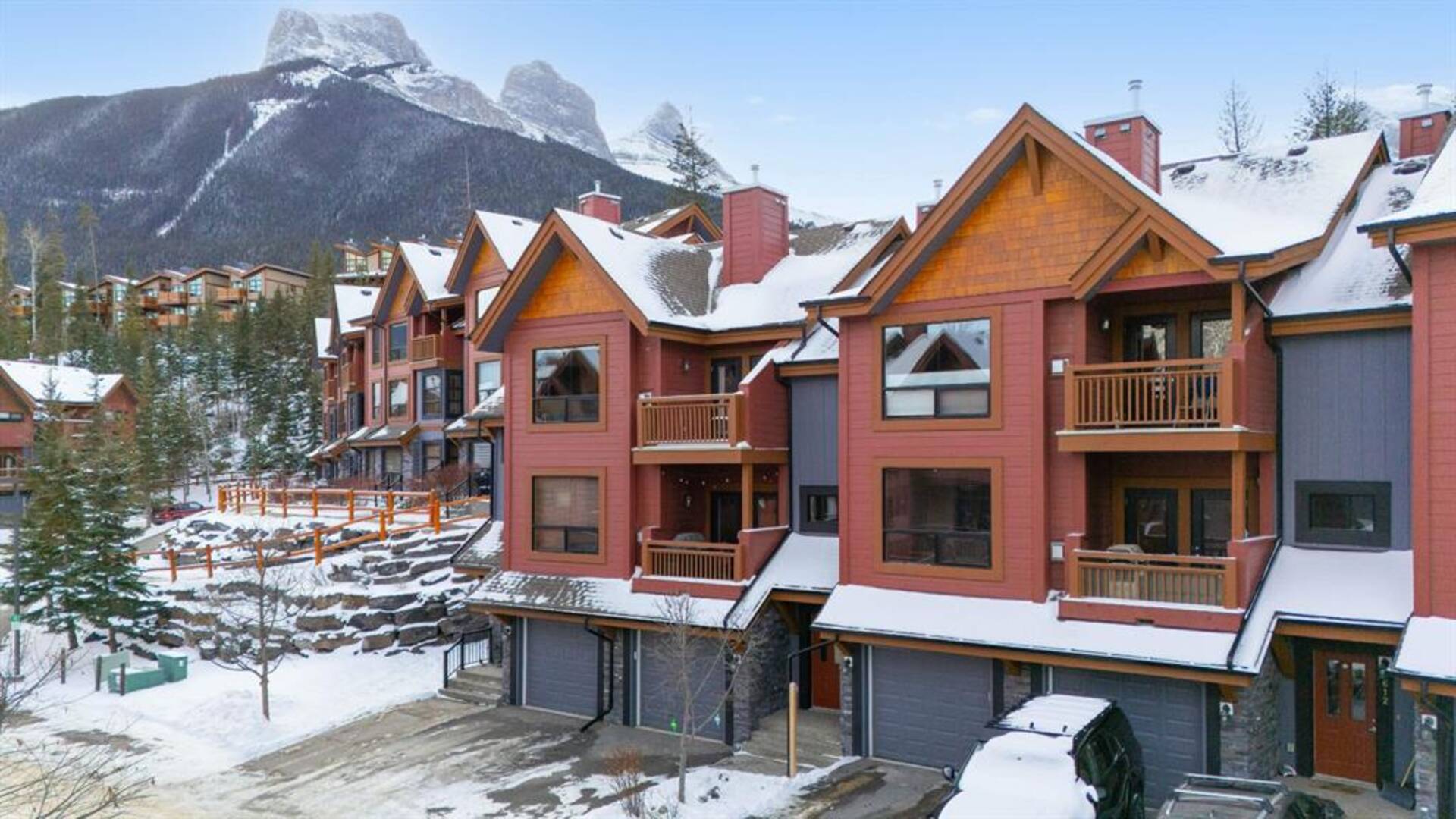 623, 80 Dyrgas Gate Canmore