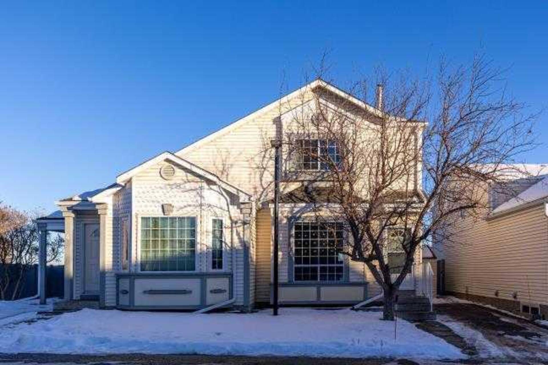 8 coventry Lane NE Calgary