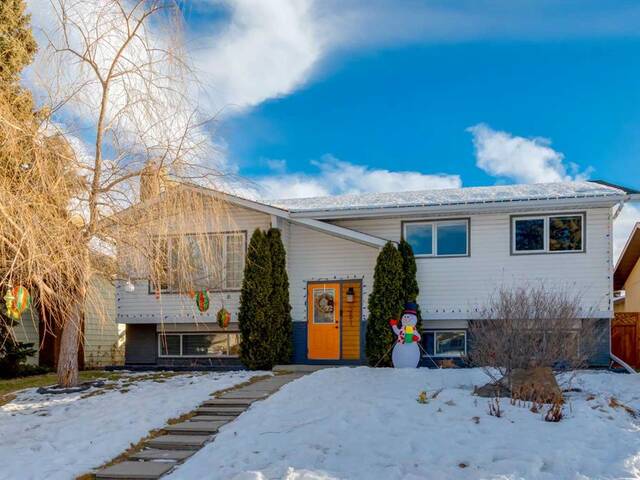 251 Queen Charlotte Way SE Calgary