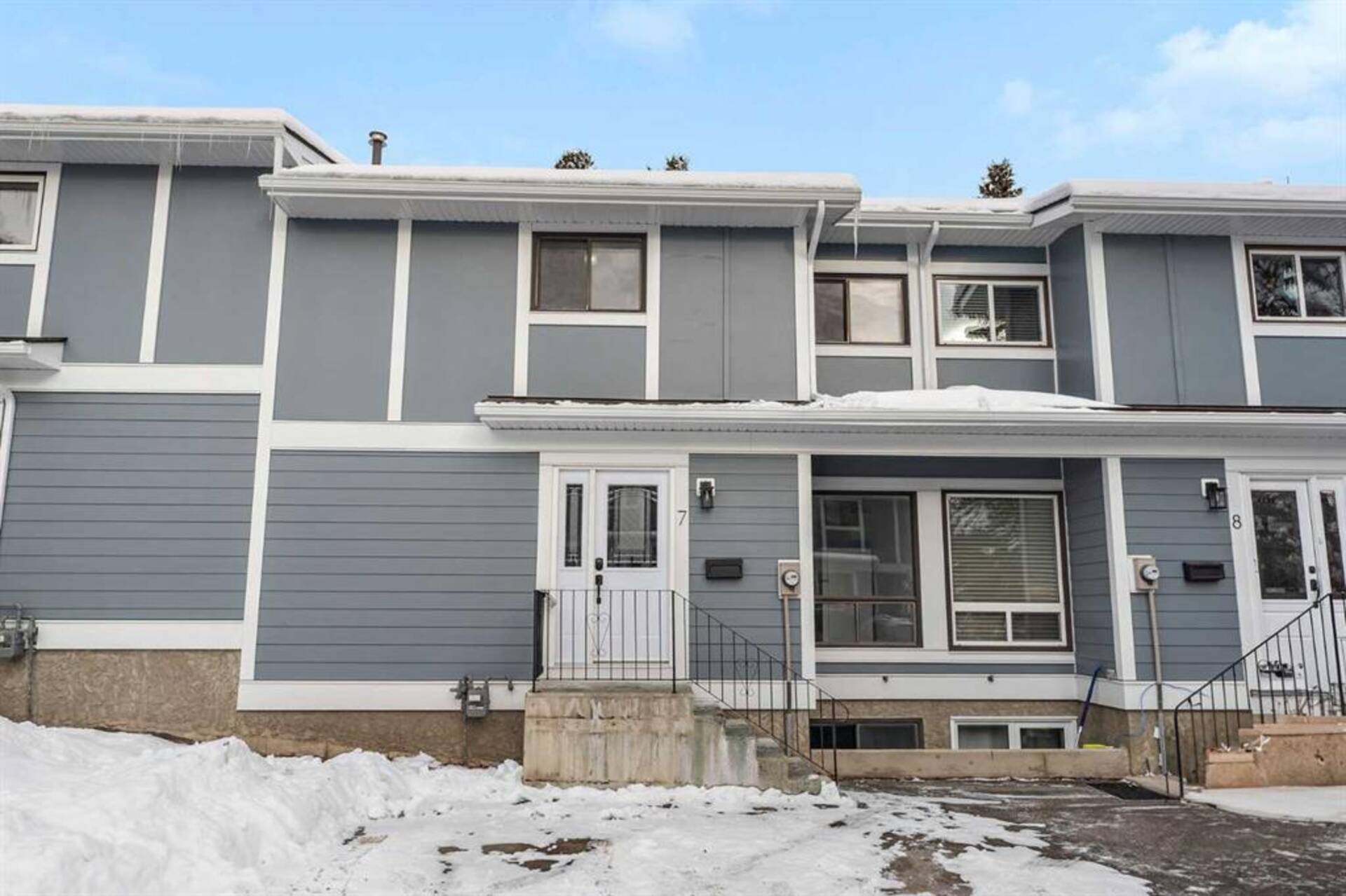 7, 2210 Oakmoor Drive SW Calgary