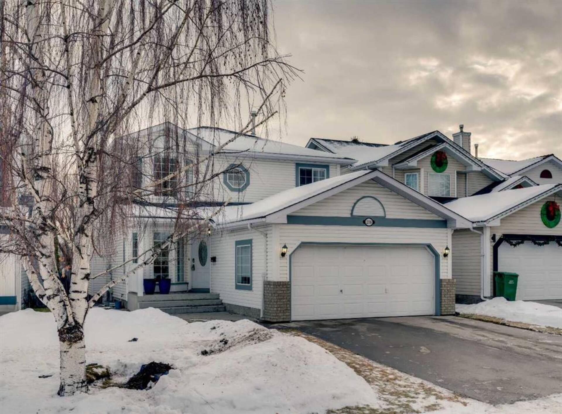 208 Mt Selkirk Close SE Calgary