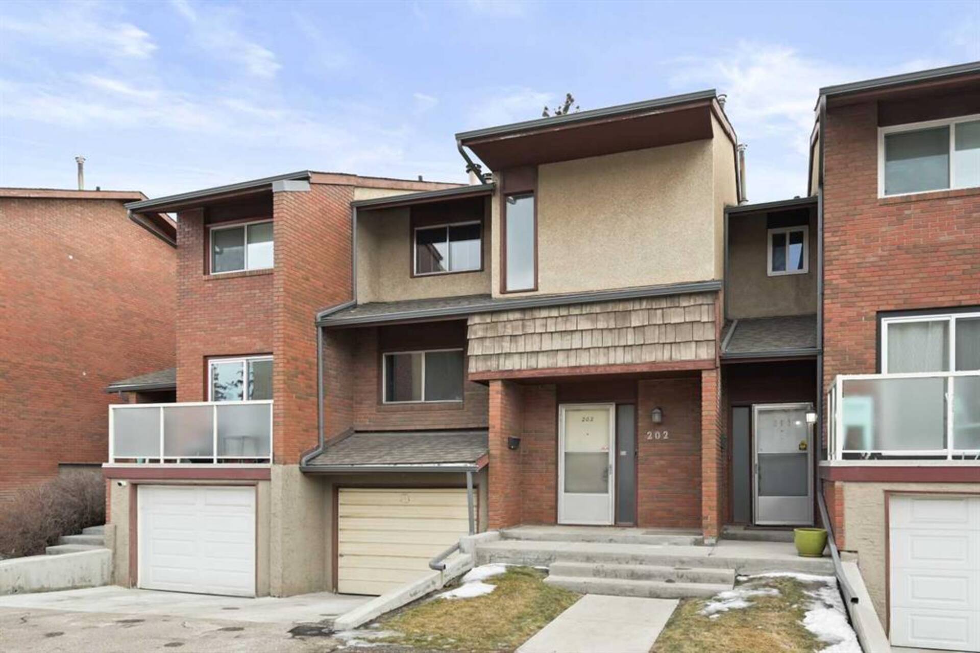 202, 1305 Glenmore Trail SW Calgary