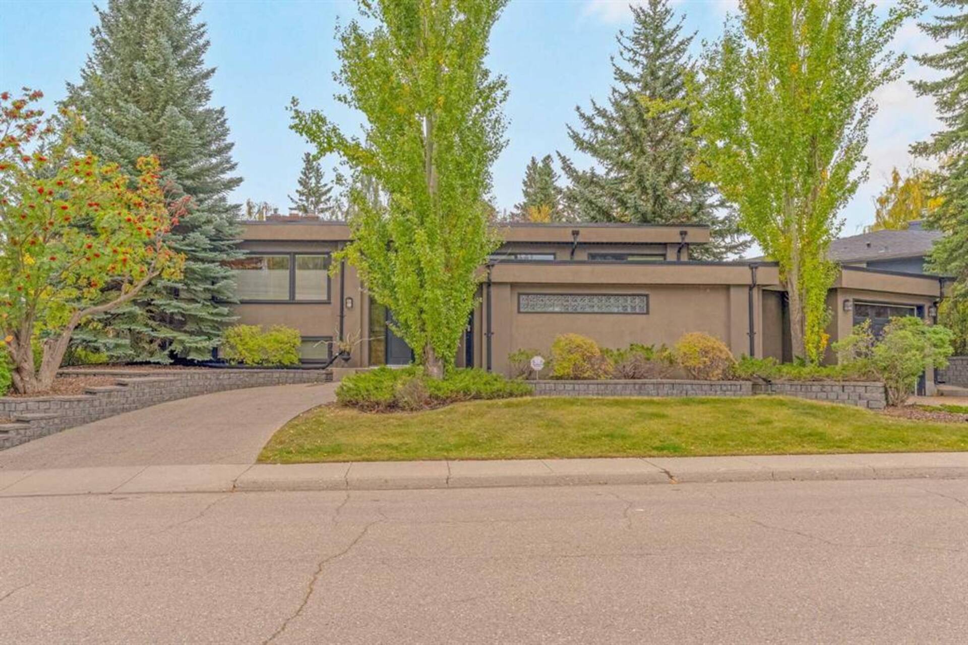 307 Wildwood Drive SW Calgary