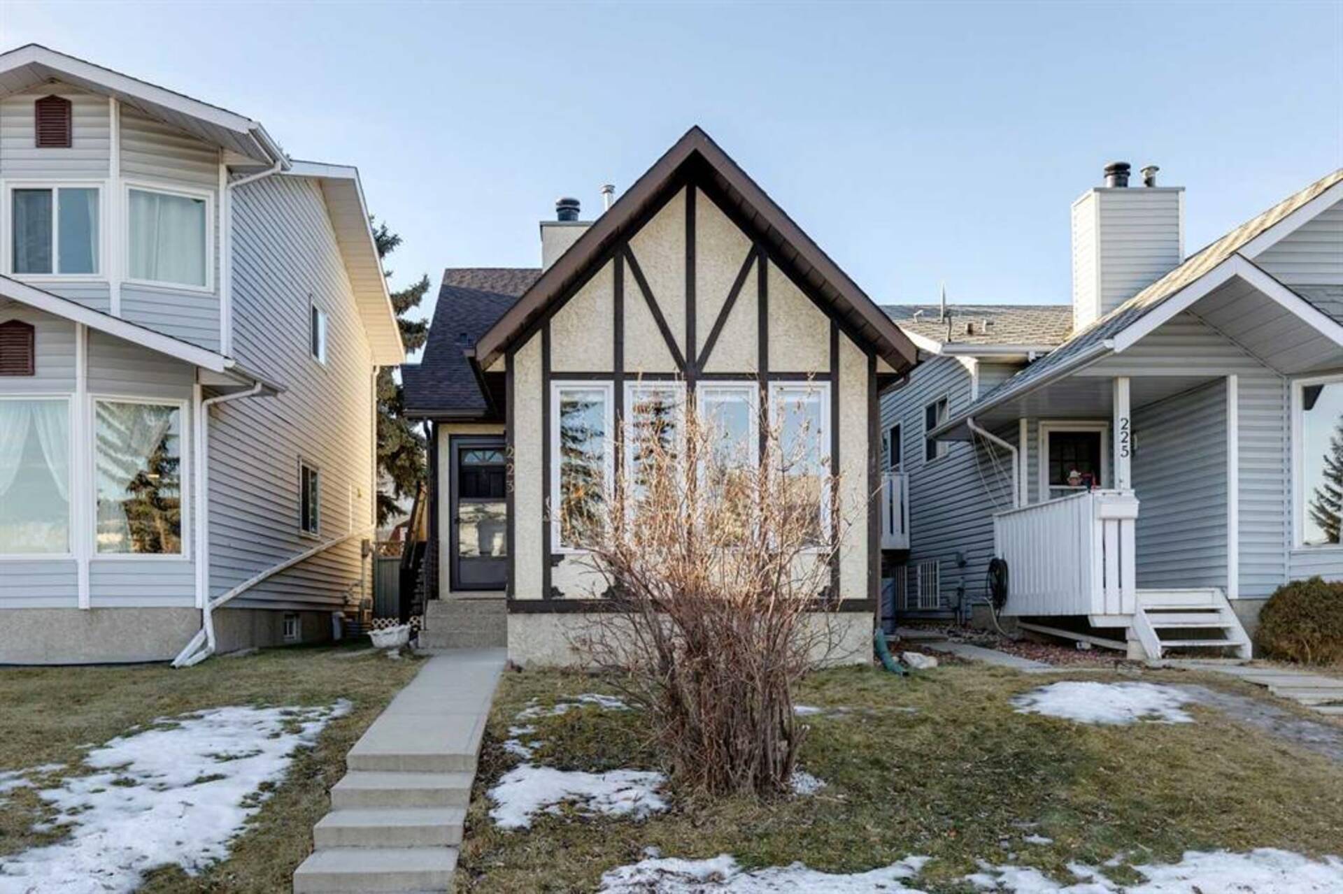 223 Sandstone Drive NW Calgary