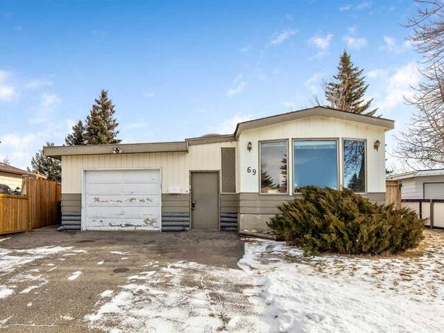 69 Hunstrom Drive Calgary