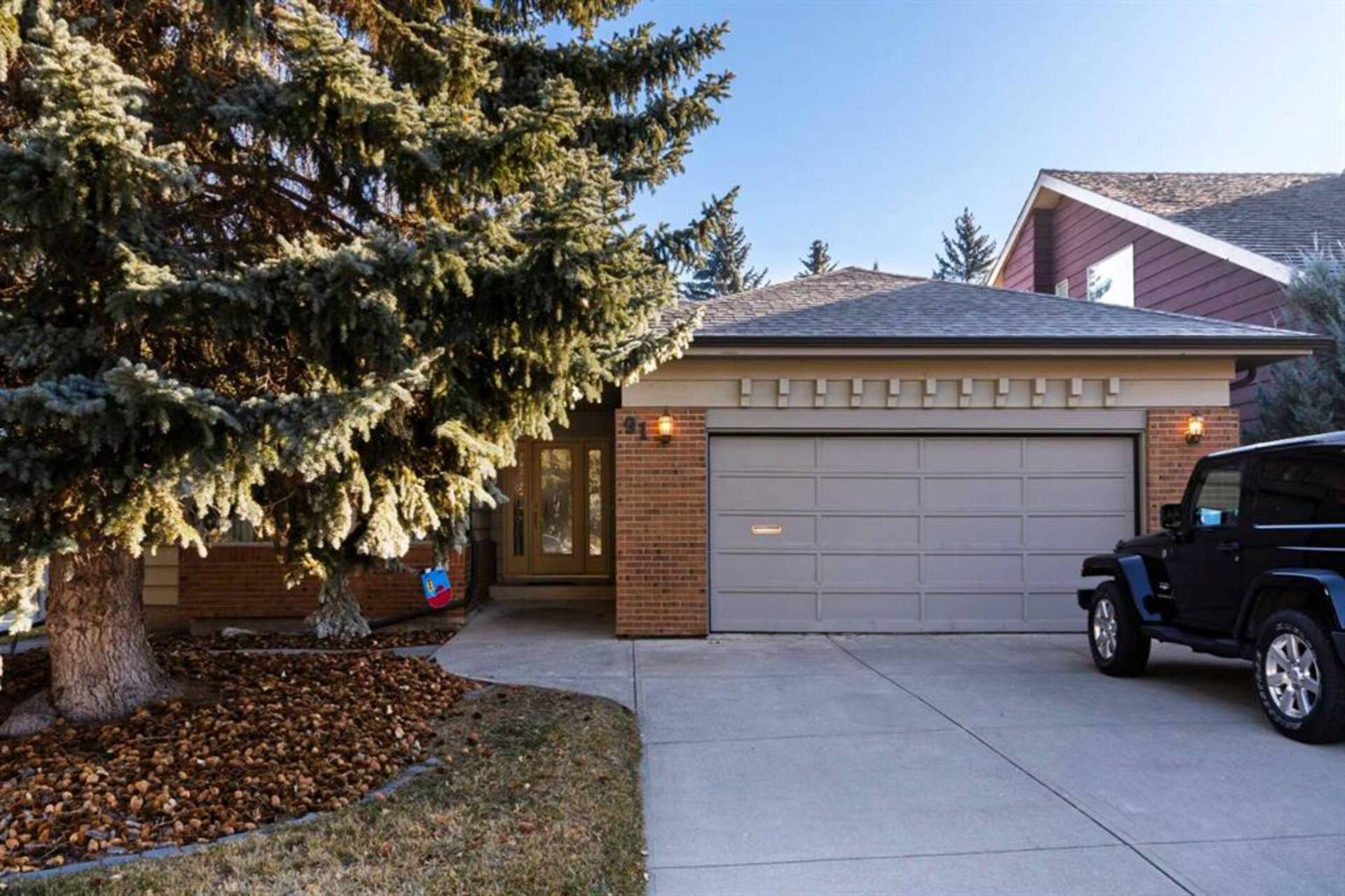 91 Oakmount Way SW Calgary