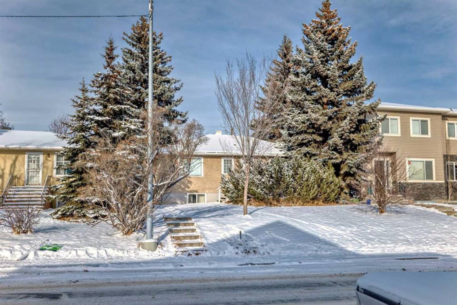 1732 20 Avenue NW Calgary